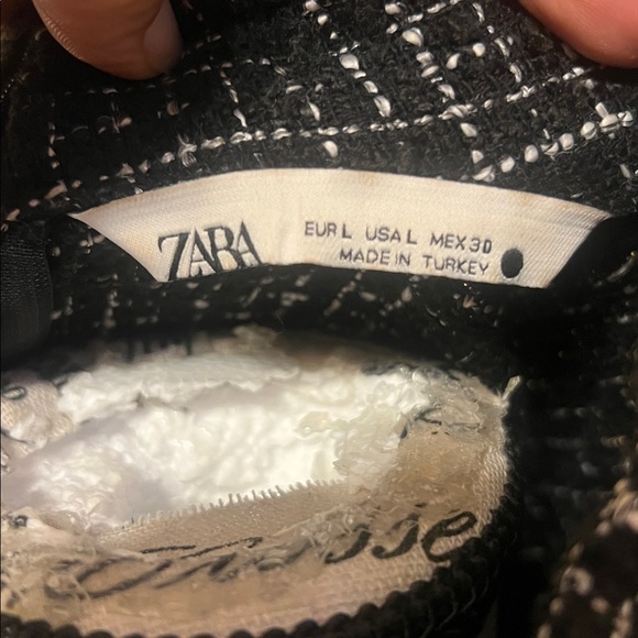 Zara Black and White Textured Top. Distressed women size L - Picture 9 of 11